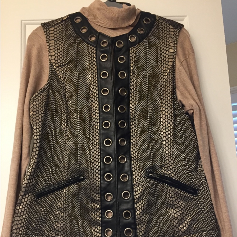Vest - Picture 3 of 5